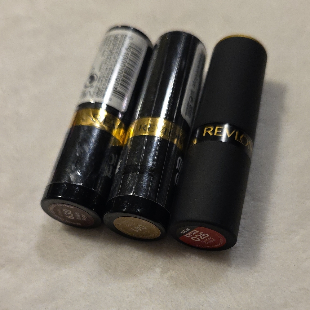 New~ Revlon Lipstick Set Of 3 - Red, Gold, Raisin.
